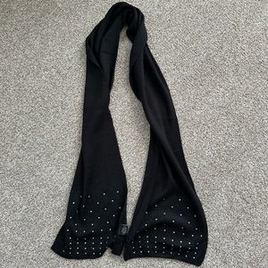 Black spark scarf